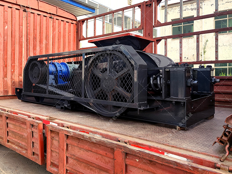 小型對輥破碎機發(fā)往廣西破碎沙子