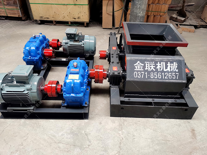 2PGC900X900大型雙齒輥破碎機發(fā)往內(nèi)蒙古烏海粉碎煤