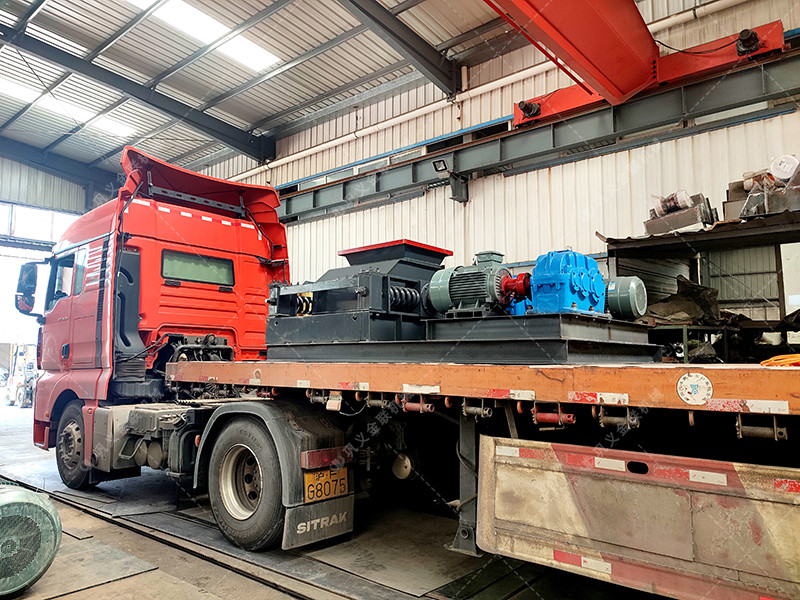 中型600x750直聯(lián)雙齒輥破碎機(jī)發(fā)貨 發(fā)往廣東