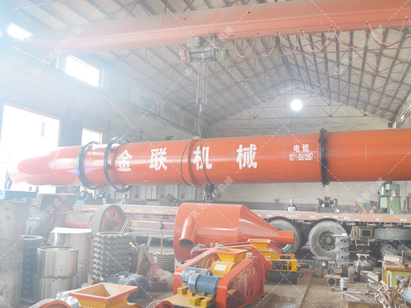 烘干機(jī)和兩臺小型對輥破碎機(jī)發(fā)往湖南永興破碎烘干銅渣