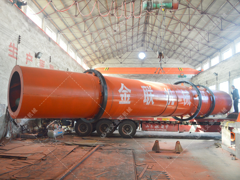 烘干機(jī)和兩臺小型對輥破碎機(jī)發(fā)往湖南永興破碎烘干銅渣