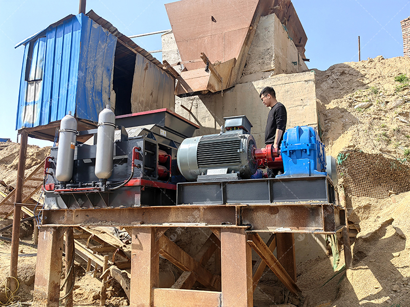 青石制砂難題多？對(duì)輥破碎機(jī)如何輕松應(yīng)對(duì)？